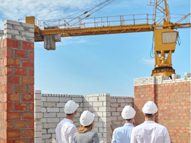 Adapting Lifting Strategies for Urban Construction Projects